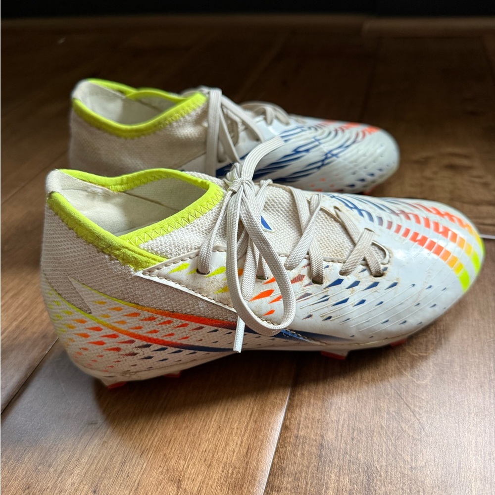 Adidas kids size 1 soccer cleats - unisex - predator